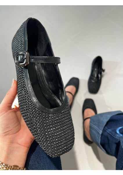 Kadın Küt Burun Tokalı Bantlı Hasır Günlük Babet Rives Siyah