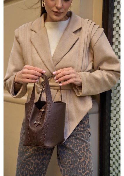 Kahverengi Kadın Kilit Aksesuarlı Sepet modelleri