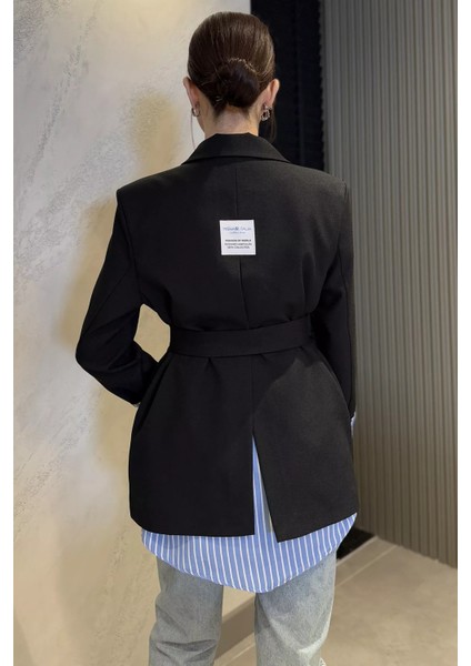 Gömlek Garnili Yırtmaç Detaylı Kadın Kuşaklı Blazer Ceket