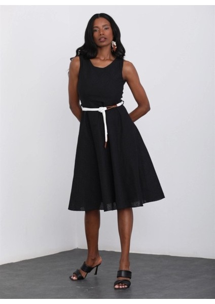 Kadın Bisiklet Yaka Kolsuz Kordonlu Fisto Elbise modelleri