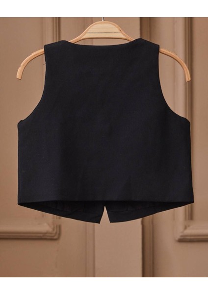 Fiyonk Detaylı Yelekli Şortlu Takım fırsatları