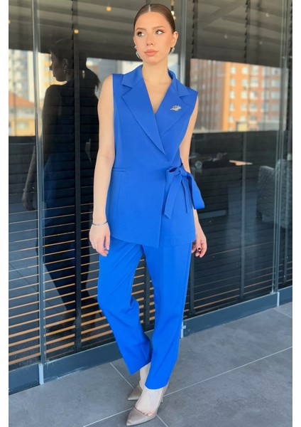 Broş Detaylı Bel Kuşaklı Kadın Yelek Pantolon Ikili Takım