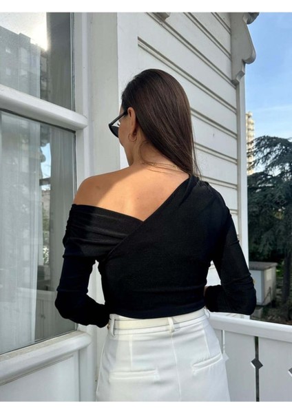 Neşem Kadın Asimetrik Omuz Detaylı Kruvaze Bluz modelleri