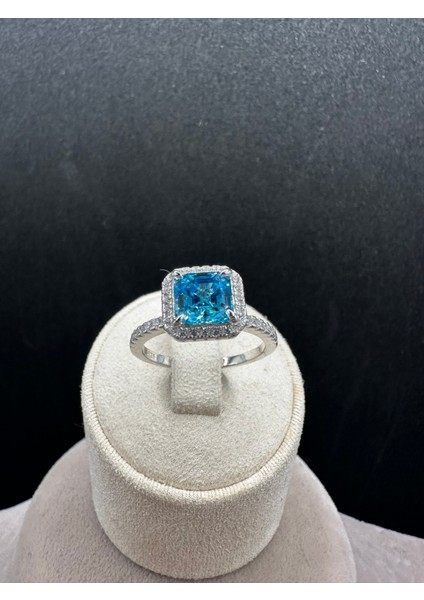 İthal Ice Cut Mavi Taşlı Kare Baget Kadın Gümüş Yüzük modelleri