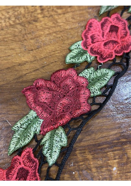 Kırmızı Güllü Nakış Işleme Çiçekli Şerit Dikiş Aplike En 7 cm modelleri