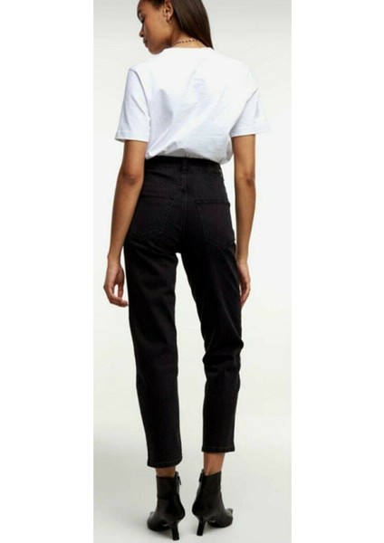 Kadın Siyah Yüksek Bel Mom Likralı Jeans 2024 modelleri