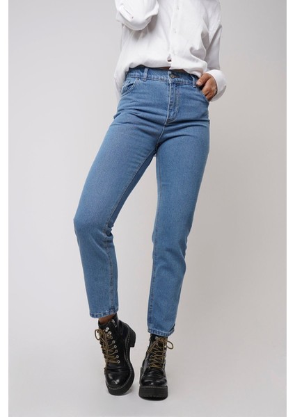 Kadın Orta Mavi Mom Jean Pantolon modelleri