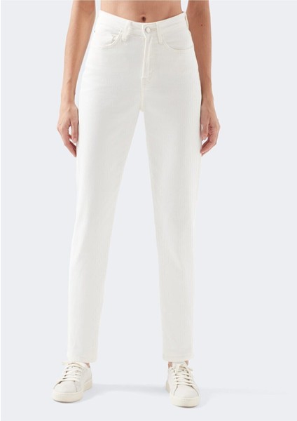 Kadın Mom Yüksek Bel Solmayan Beyaz Boyfriend Jean(1 Beden Büyük Alınız)