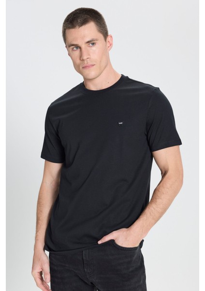 Relaxed Fit Small Logo Siyah Erkek Kısa Kol T-Shirt