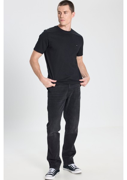 Relaxed Fit Small Logo Siyah Erkek Kısa Kol T-Shirt modelleri