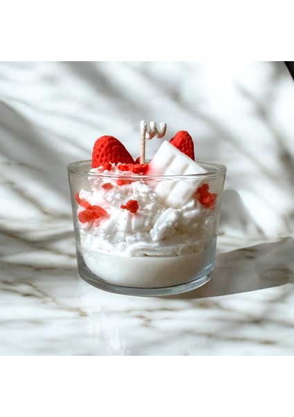 Berry Bliss – Çilek Kokulu Dondurma Görünümlü Bardak Mum fiyatları