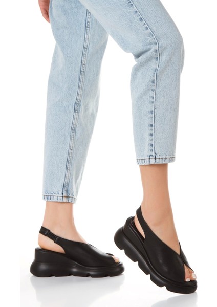 Kadın Kalın Tabanlı Günlük Sandalet Siyah