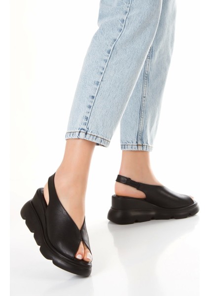 Kadın Kalın Tabanlı Günlük Sandalet Siyah indirimleri