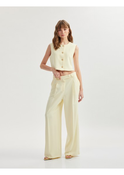 Krep Kumaş U Yaka Kolsuz Düğmeli Crop Yelek fiyatları