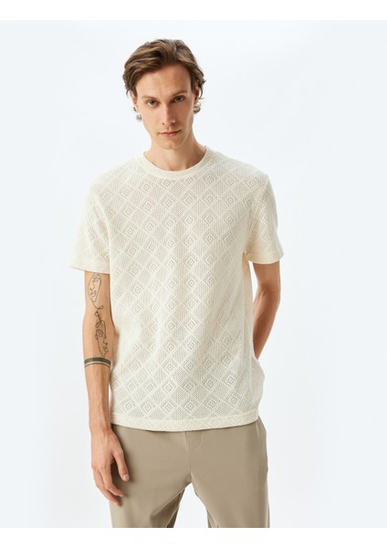 Bisiklet Yaka Kısa Kollu Regular Fit Pamuk Karışımlı Dokulu Tişört