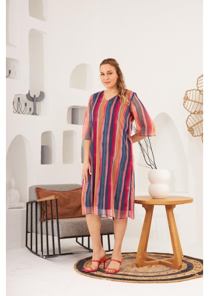 Zarif ve Rahat: Kadın Desenli Büyük Beden Lacivert Şifon Elbise fırsatları