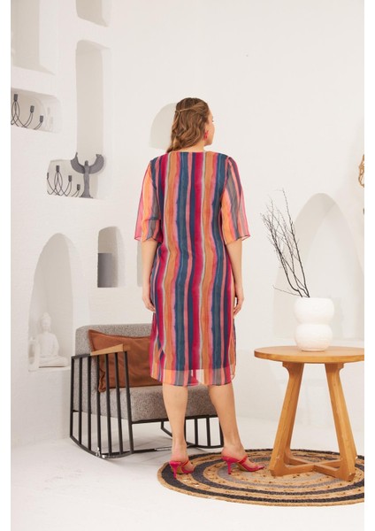 Zarif ve Rahat: Kadın Desenli Büyük Beden Lacivert Şifon Elbise indirimleri