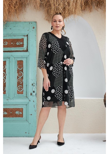 Yaka Taş Detaylı Puan Desenli Büyük Beden Siyah Elbise fiyatları