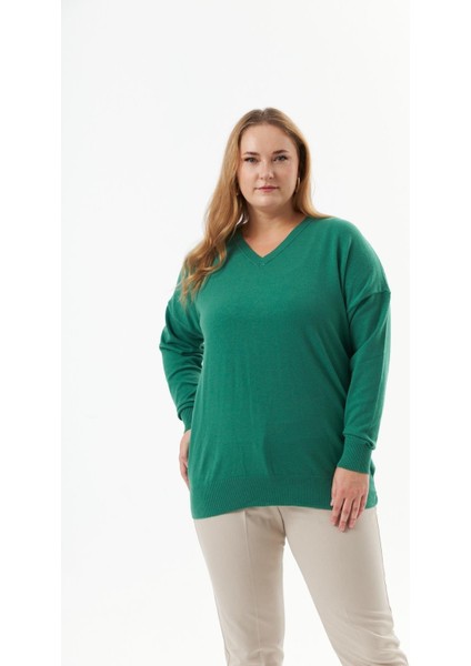 Büyük Beden Kadın V Yaka Yeşil Triko Kazak – Yumuşak, Esnek ve Dökümlü Kumaş fırsatları