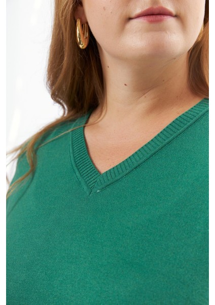 Büyük Beden Kadın V Yaka Yeşil Triko Kazak – Yumuşak, Esnek ve Dökümlü Kumaş indirimleri