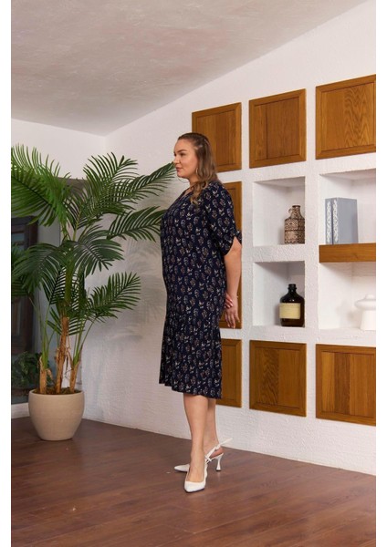 fetin Incisi: Kadın Büyük Beden Çiçek Desenli Eteği Fırfırlı Viskon Lacivert Elbise modelleri