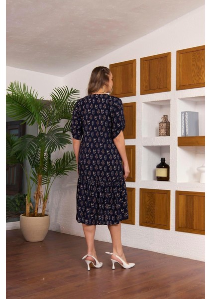 fetin Incisi: Kadın Büyük Beden Çiçek Desenli Eteği Fırfırlı Viskon Lacivert Elbise indirimleri