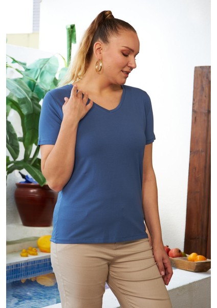 Rahat ve Şık: Kadın V Yaka Büyük Beden Pamuklu T-Shirt fiyatları
