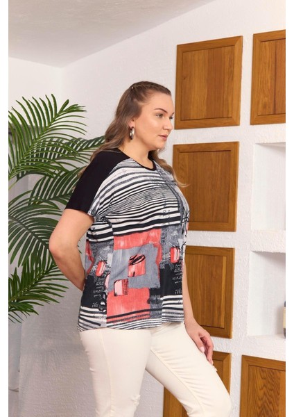 Soyut Sanatın Zarif Yansıması: Kadın Büyük Beden Soyut Desenli T-Shirt