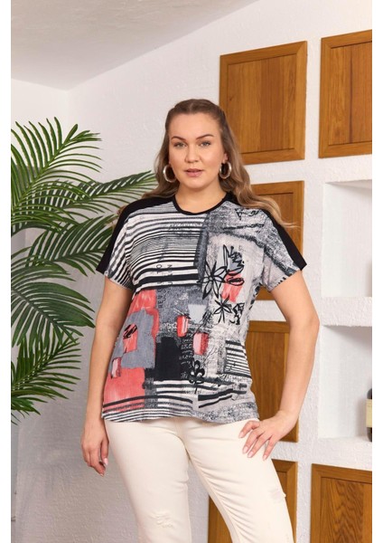 Soyut Sanatın Zarif Yansıması: Kadın Büyük Beden Soyut Desenli T-Shirt fiyatları