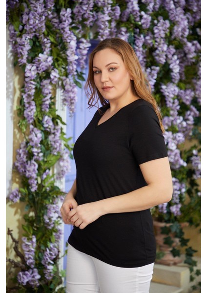 Rahat ve Şık: Kadın V Yaka Büyük Beden Pamuklu T-Shirt fırsatları