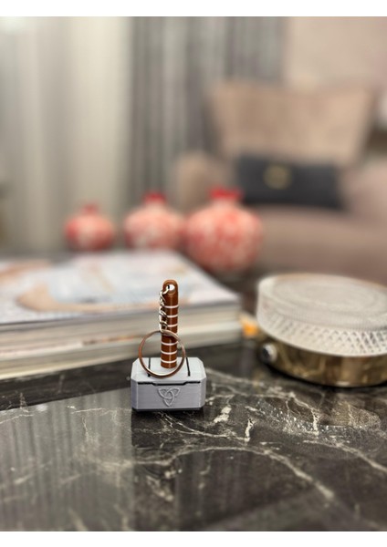 ⚡ Mjolnir Magnetik Anahtarlık - Thor'un Güçlü Çekici ⚡