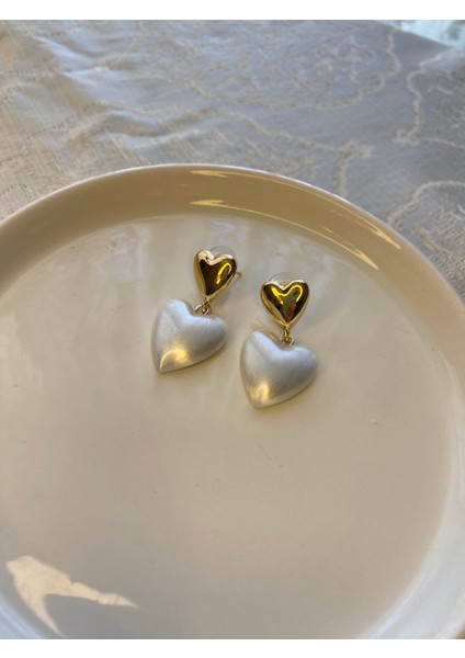 Gold ve Beyaz Mineli Kalp Sallantılı Küpe