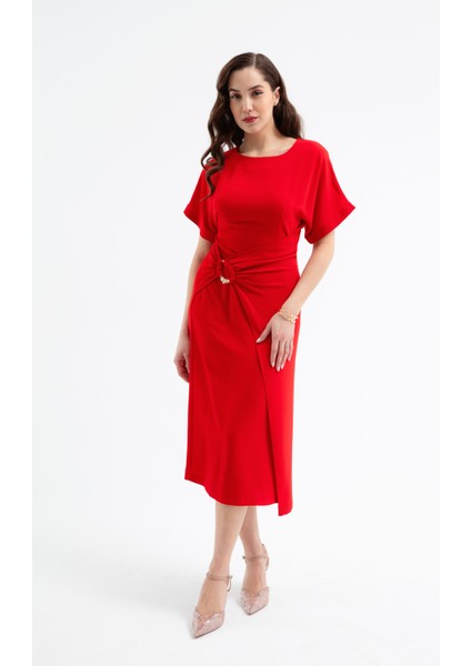 Kadın Kırmızı Bisiklet Yaka Aksesuar Detaylı Midi Elbise