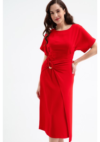 Kadın Kırmızı Bisiklet Yaka Aksesuar Detaylı Midi Elbise fiyatları