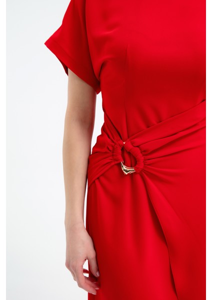 Kadın Kırmızı Bisiklet Yaka Aksesuar Detaylı Midi Elbise modelleri