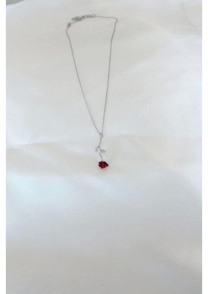 Gümüş Kaplama Kırmızı Gül Figürlü Kadın Kolye fiyatları