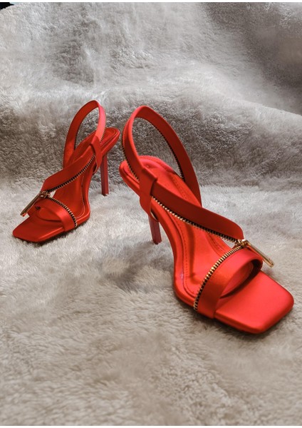 Femme Siyah - Kırmızı Fermuar Detaylı Saten Kumaş Kare Burun 8 cm Ince Topuk Davet Ayakkabısı fiyatları