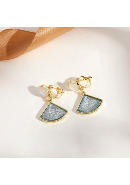 Delıcı Olmadan Üçgen Püskül Kulak Klipsi, Üst Düzey Niş Edebi Retro Bayan Kulak Asılı Hafif Lüks Yüksek Kaliteli Küpeler (Yurt Dışından)