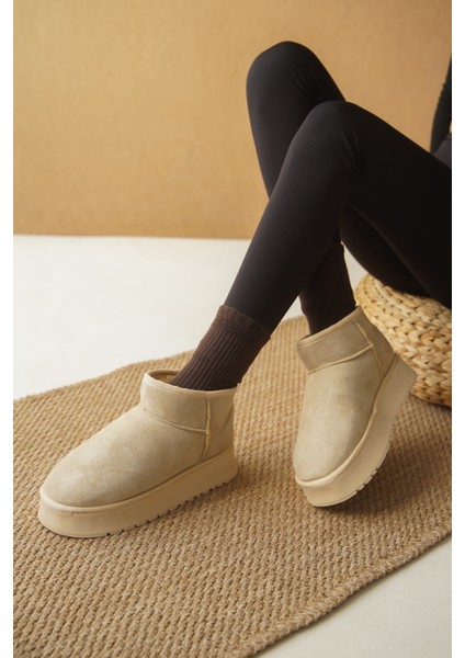 Kalın Tabanlı Yuvarlak Burunlu Kürklü Kısa Kadın Bot modelleri