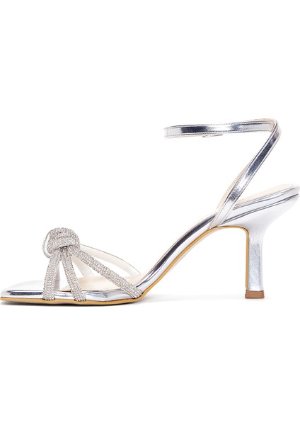 Kadın Gümüş Bilekten Tokalı Taşlı Ince Topuklu Sandalet 25SFE3901TS fırsatları