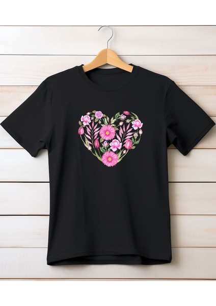 Kadın Kalpli Çiçek Baskılı T-Shirt