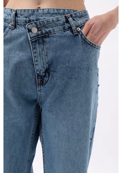 Asimetrik Bel Paça Yırtmaçlı Jean