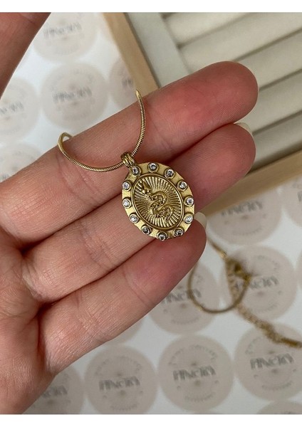 Oval Taş Işlemeli Yılan Paslanmaz Çelik Kararmaz Kadın Kolye – Modern ve Şık Tasarım modelleri