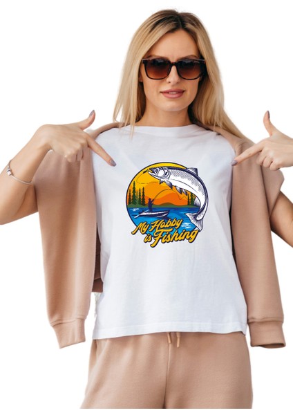 Kadın Balıkçılık Temalı Regular Tişört fiyatları