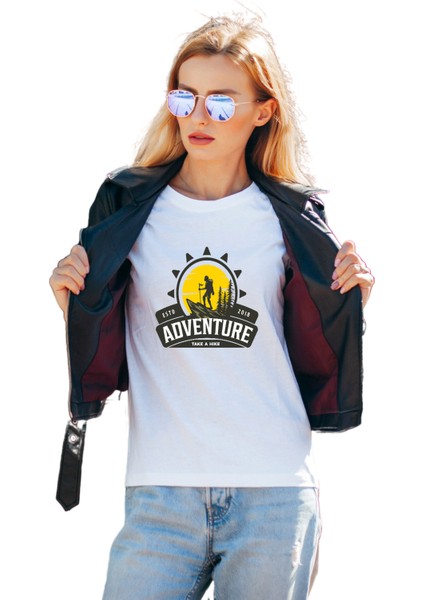 Kadın Dağcılık Buıldıng Temalı Regular Tişört modelleri