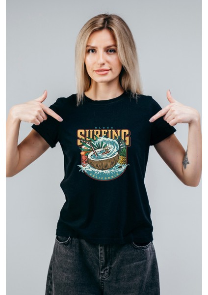 Kadın Sörf Temalı Regular Tişört modelleri