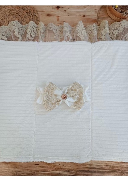 Yenidoğan Beyaz Wool Yün Kumaş Taç Nakışlı Trilüks Kundak Bebek Battaniyesi