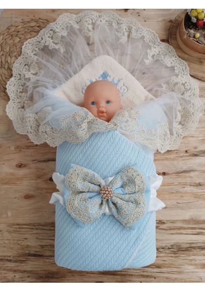 Yenidoğan Kuzulu Taç Nakış Güpürlü Fiyonklu Duvaklı Prizma Taş Unisex Kundak Bebek Battaniyesi