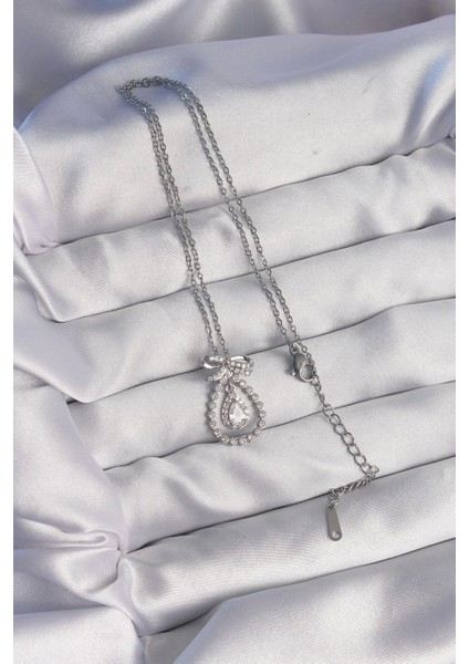 316L Çelik Gümüş Renk Fiyonk Detaylı Zirkon Taşlı Damla Model Kolye fiyatları