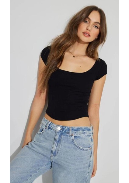 Siyah Geniş Yaka Kadın T-Shirt MG2341